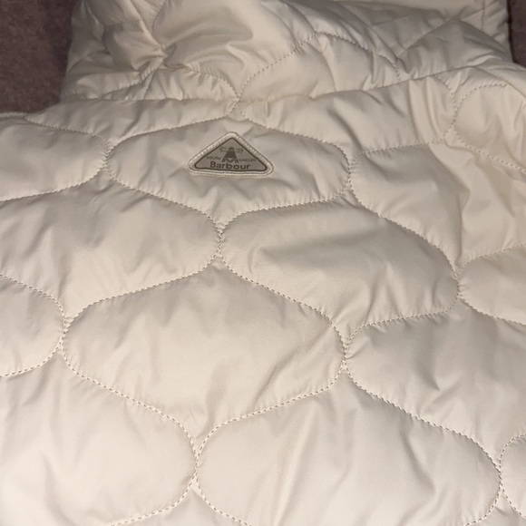 Barbour Kendra Hybrid Quilted Hooded Jacket - Picture 9 of 10